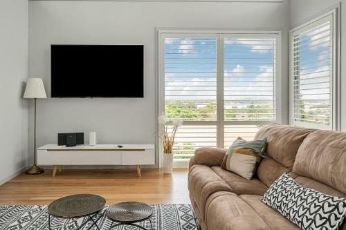 Magnificent 5-bedroom Home // Pool & Ocean View