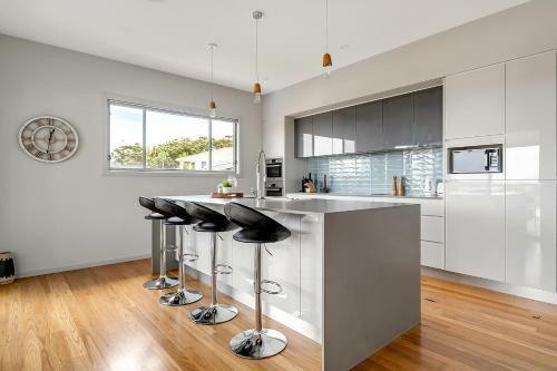 Magnificent 5-bedroom Home // Pool & Ocean View