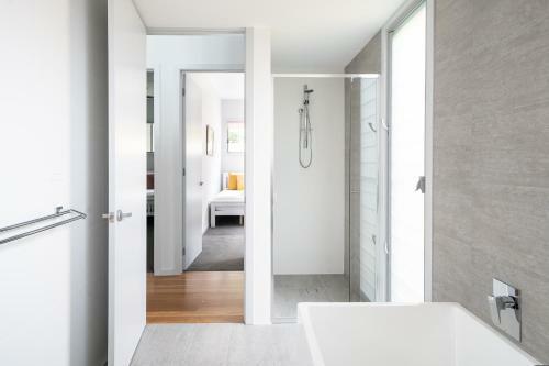 Magnificent 5-bedroom Home // Pool & Ocean View