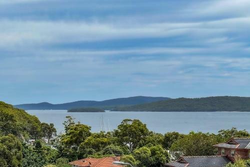 Magnificent 5-bedroom Home // Pool & Ocean View