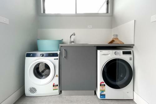 Magnificent 5-bedroom Home // Pool & Ocean View