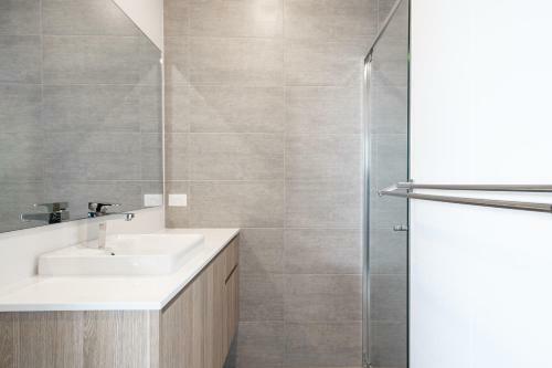 Magnificent 5-bedroom Home // Pool & Ocean View