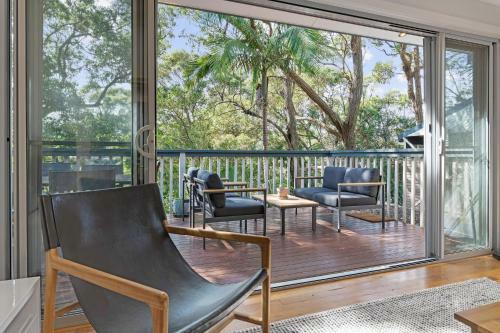 4 Bedroom Coastal House// Moments From Beach