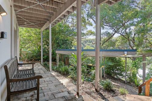 4 Bedroom Coastal House// Moments From Beach