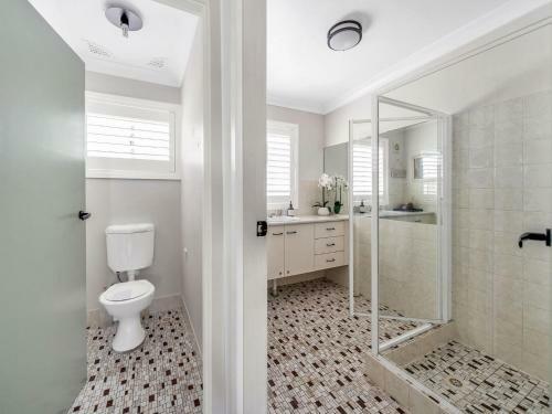 Akora At Hyams 4pm Check Out Sundays