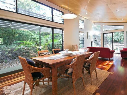 Hyams Retreat 4pm Check Out Sundays