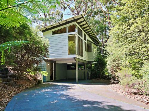 Hyams Retreat 4pm Check Out Sundays