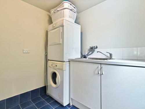 Hyams Retreat 4pm Check Out Sundays