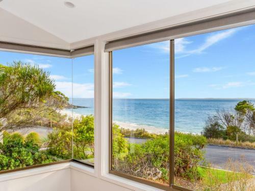 Chinamans At Hyams Beach 4pm Check Out Sundays