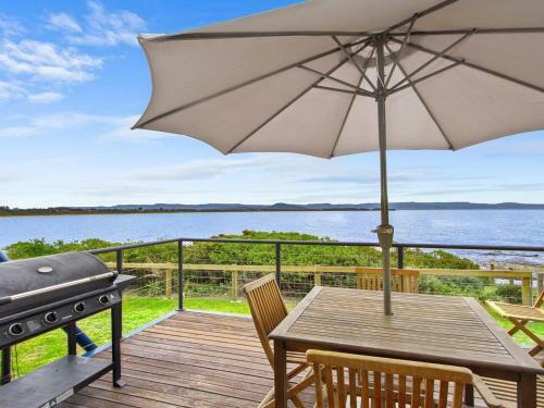 Tilbury Breeze - Ocean Views, Comfort And Style