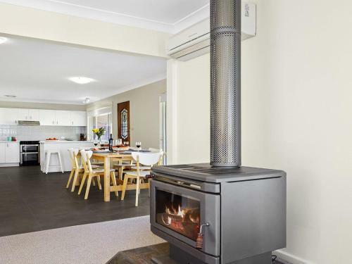 Braeside - Waterfront, Fireplace