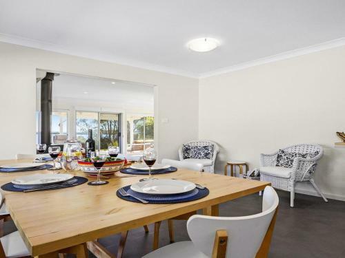 Braeside - Waterfront, Fireplace