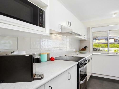 Braeside - Waterfront, Fireplace