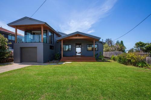 Seaview - Pet Friendly With Stunning Views - 1 Min To Beach