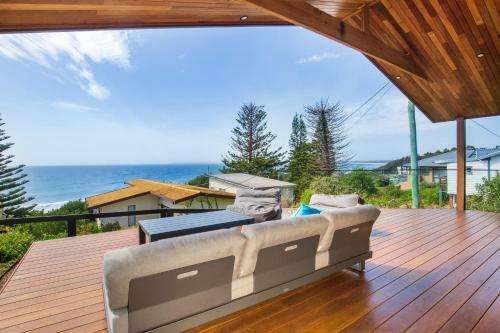 Seaview - Pet Friendly With Stunning Views - 1 Min To Beach
