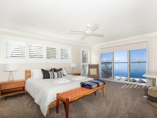 Tranquility Absolute Waterfront - Pet Friendly - 10 Mins To Hyams Beach