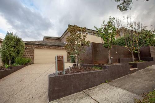 Magnificent Lux Stay@mont Albert 4br/wifi/garage