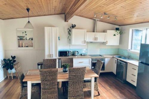 Bush Hideaway By The Beach