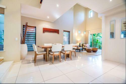 Villa Resort Living With Private Pool Sleeps 8
