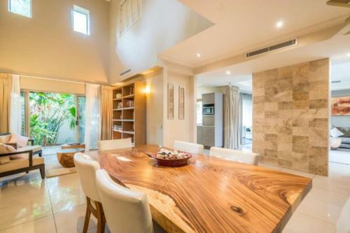 Villa Resort Living With Private Pool Sleeps 8