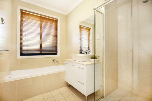 Sandy Bottom - Pet Friendly - 3 Min Walk To Beach