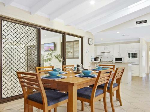 Saltwater - Entertainers Paradise