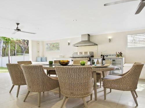 Saltwater - Entertainers Paradise