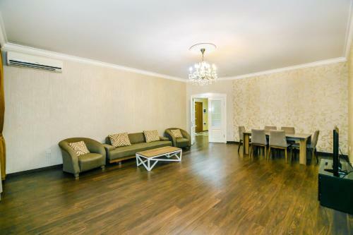 Apartment On 28 Mall