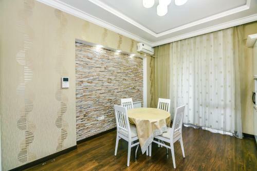 Apartment On 28 Mall