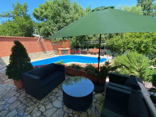 Private Riverside Villa Silvia