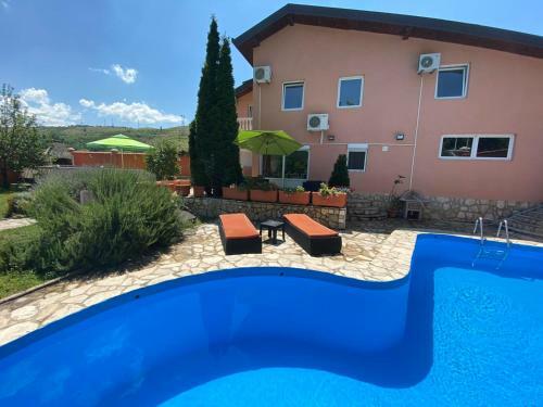 Private Riverside Villa Silvia