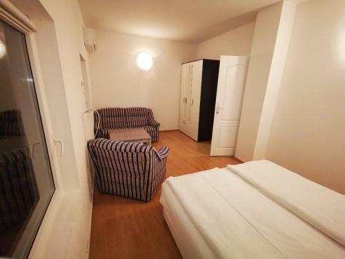 Private Riverside Villa Silvia