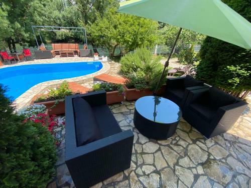 Private Riverside Villa Silvia