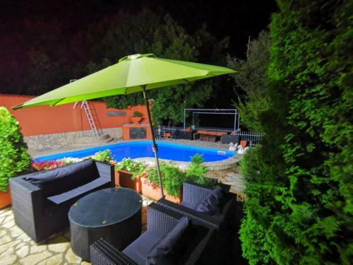 Private Riverside Villa Silvia