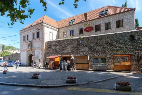 Integra Hotel