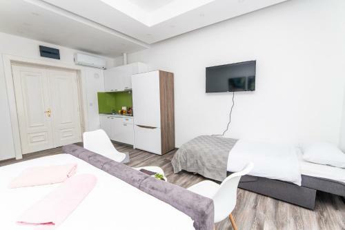 150sqm Apartment With 4 Units! Great For Groups