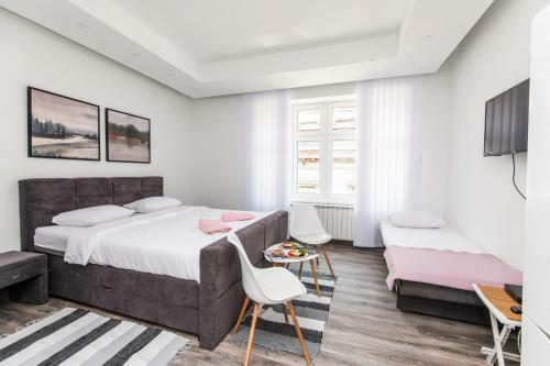 150sqm Apartment With 4 Units! Great For Groups