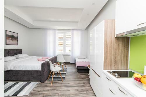 150sqm Apartment With 4 Units! Great For Groups