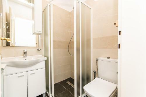 150sqm Apartment With 4 Units! Great For Groups