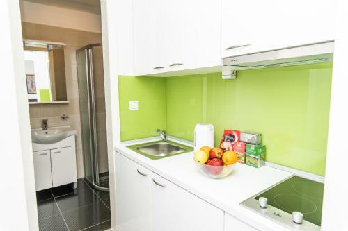 150sqm Apartment With 4 Units! Great For Groups