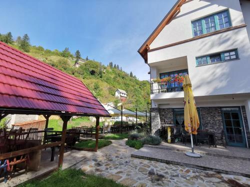 Albergue Restoran Mlin Vare?