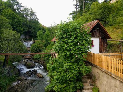 Albergue Restoran Mlin Vare?