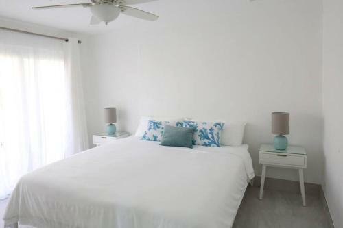 Apartamento Sea Glass Villa - Spacious 1 Bed, 2 Bath On West Coast