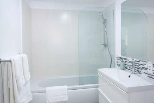 Apartamento Sea Glass Villa - Spacious 1 Bed, 2 Bath On West Coast