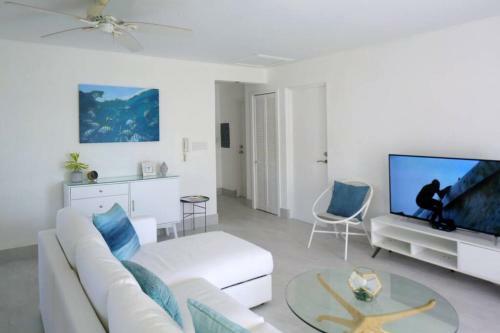 Apartamento Sea Glass Villa - Spacious 1 Bed, 2 Bath On West Coast