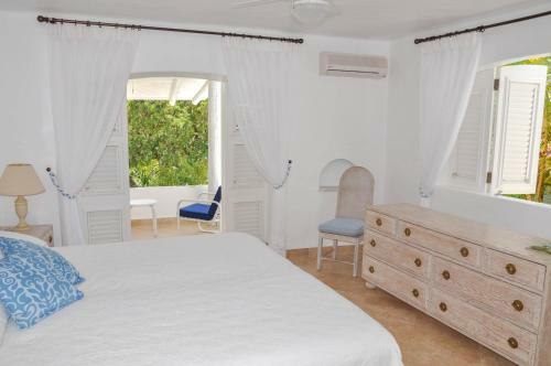 Weston Villa Sleeps 6 With Pool And Air Con