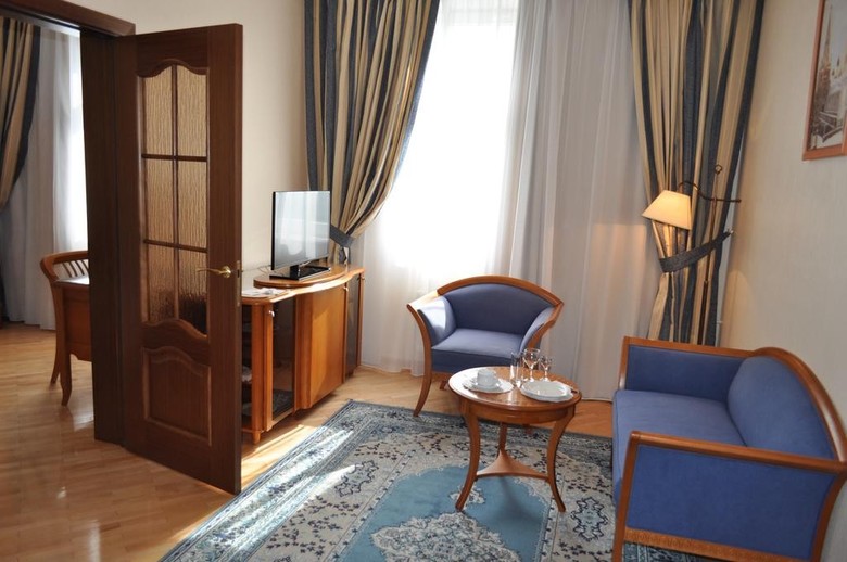 Ozerkovskaya Hotel