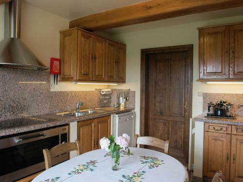Spacious And Well Cared-for House With A Panoramic View, Sauna And A Summer Pool