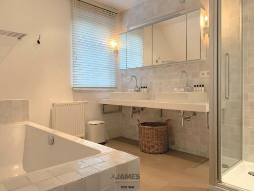 Prachtige Koppelvilla In Het Hart Van Duinbergen