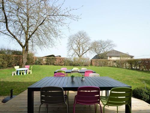 Beautiful Bungalow In Gerin With Terrace